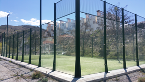 vista de la pista de padel de Alcóntar